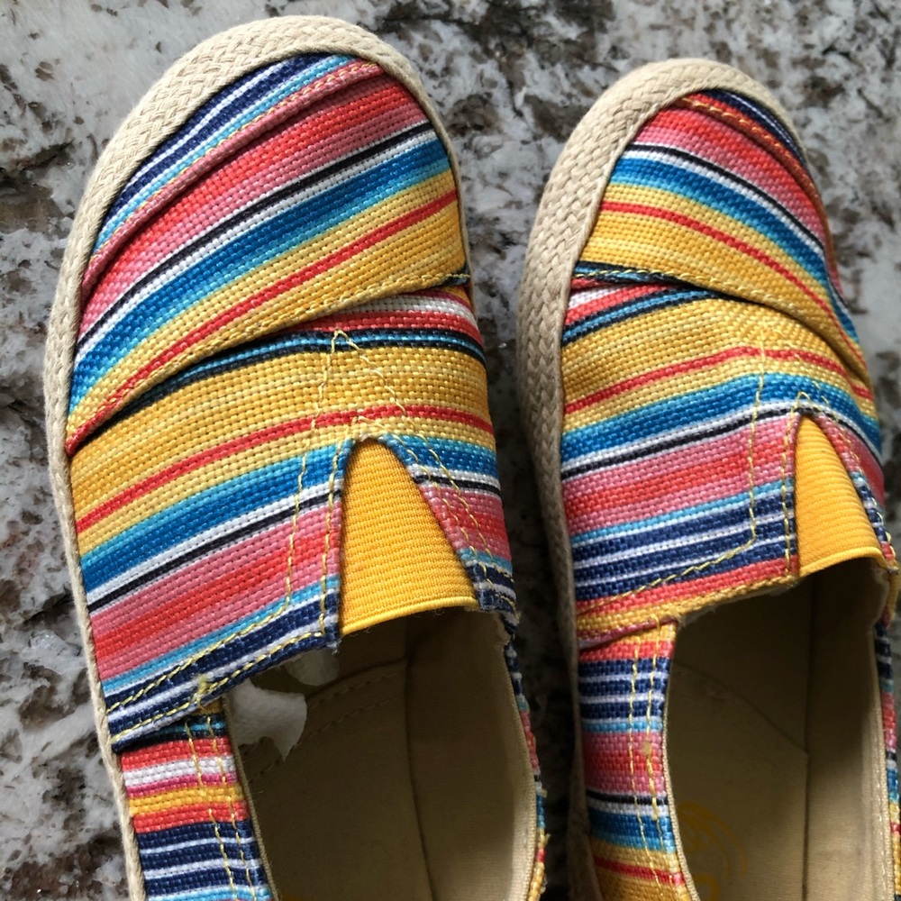 🎉HP🎉 2/19 Striped Colorful Flats